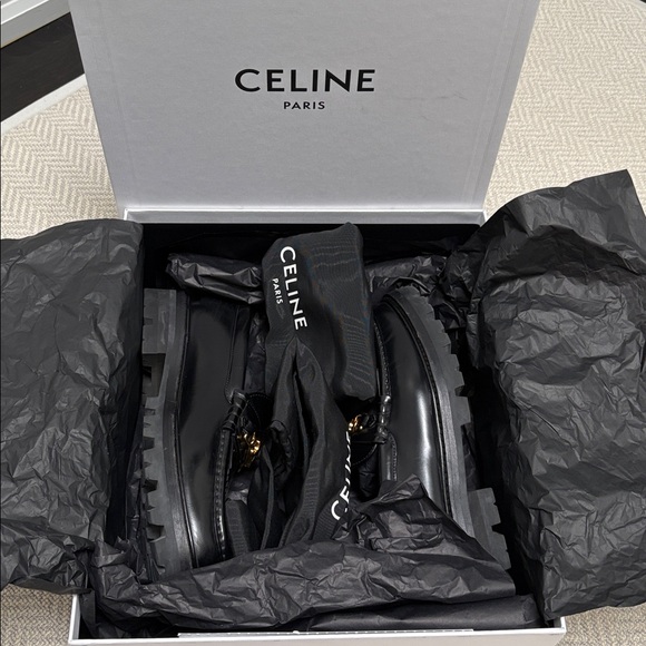 CELINE Margaret Loafer with Triomphe Chain in Polished Black Leather - Picture 9 of 16